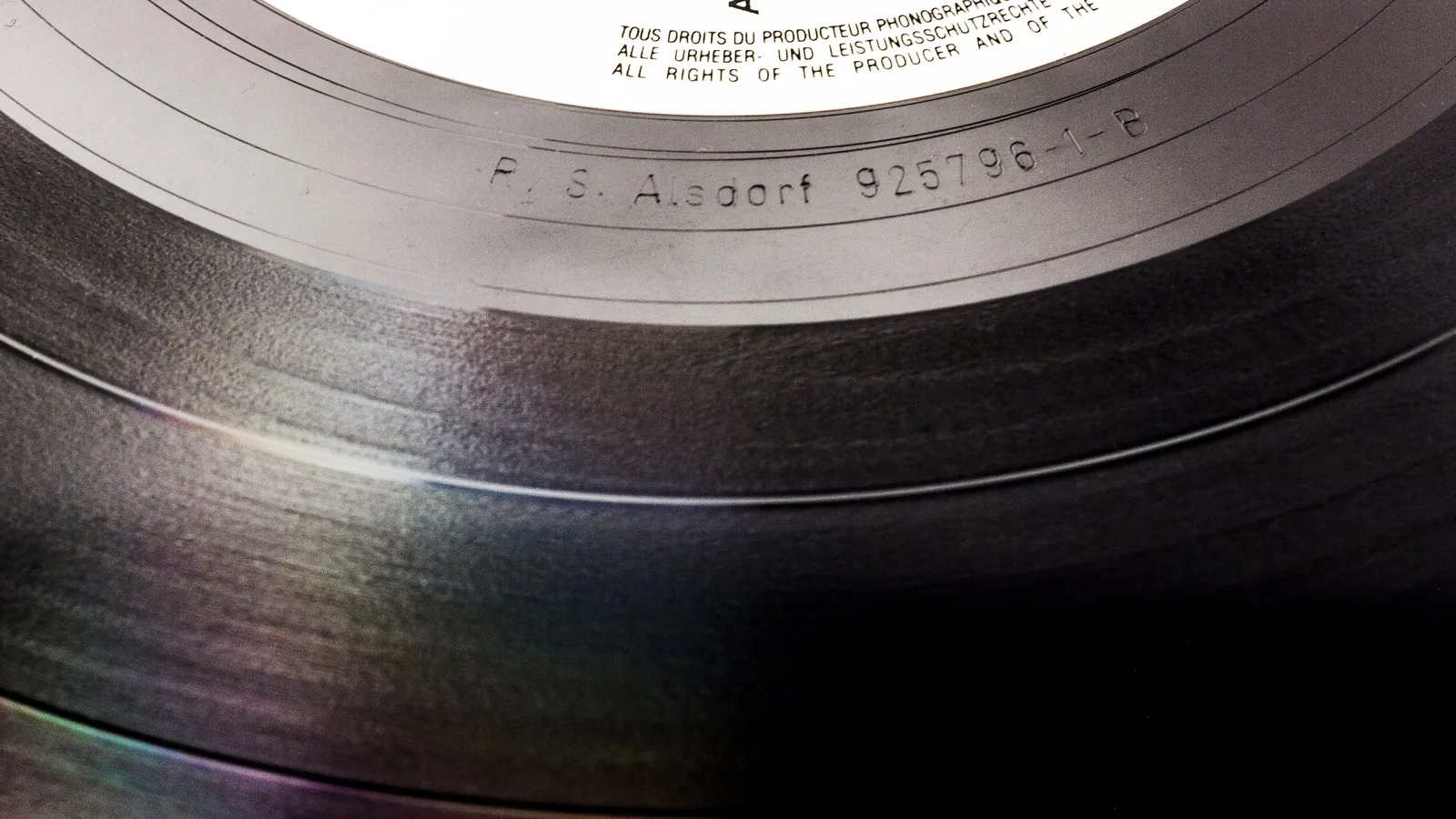 Close-up of the run-out groove of a 1988 Traveling Wilburys LP, stamped R. S. Alsdorf 925796-1-B